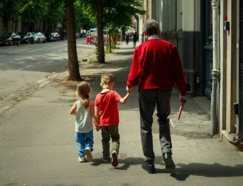 La importancia del ejercicio físico y los paseos en personas mayores: moverse es vivir