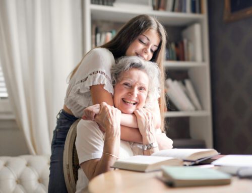 ¿Qué debo saber para cuidar a un mayor? Guía práctica para familiares y cuidadores