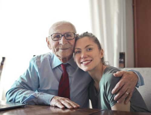 Cuidar el alma también importa: el valor del acompañamiento emocional en las personas mayores