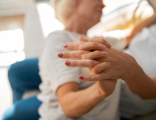 Cómo elegir un buen cuidador para tu padre o madre mayor: guía para familias